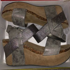 Size 9 Pierre dumas wedge shoes